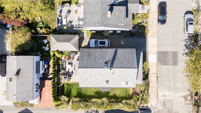 75 Roseneath Avenue, Newport, RI 02840