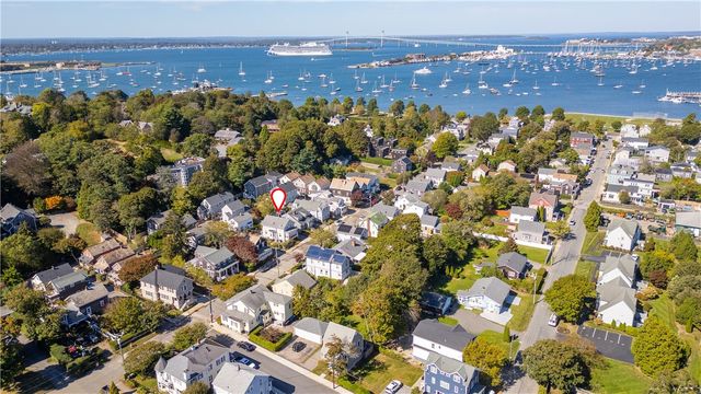 75 Roseneath Avenue, Newport, RI 02840
