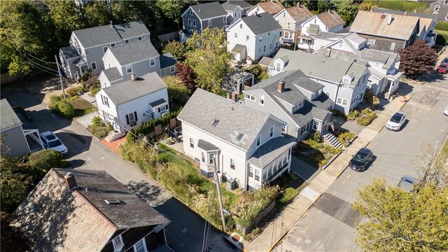 75 Roseneath Avenue, Newport, RI 02840