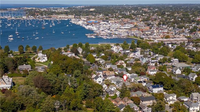 75 Roseneath Avenue, Newport, RI 02840