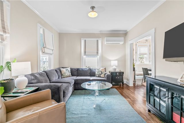 75 Roseneath Avenue, Newport, RI 02840