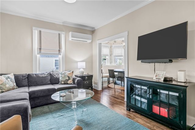 75 Roseneath Avenue, Newport, RI 02840