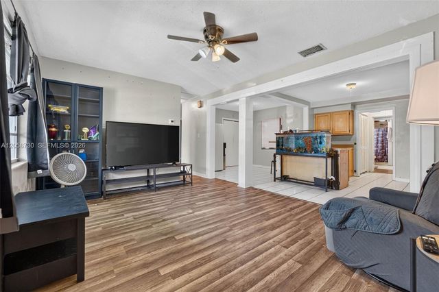 215 Palm Avenue, Other City - In The State Of Florida, FL 33823