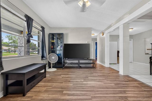 215 Palm Avenue, Other City - In The State Of Florida, FL 33823