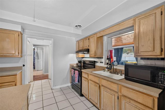 215 Palm Avenue, Other City - In The State Of Florida, FL 33823