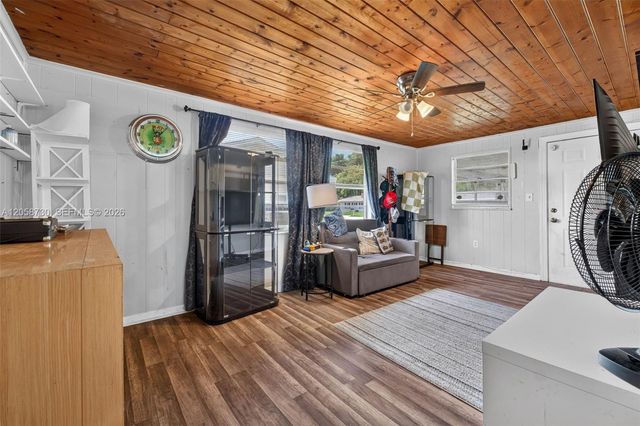215 Palm Avenue, Other City - In The State Of Florida, FL 33823