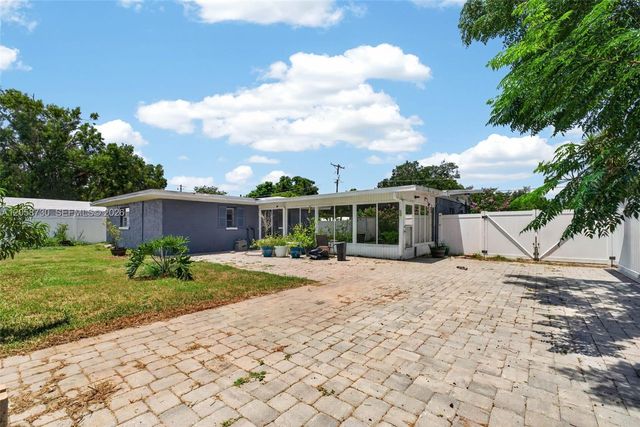 215 Palm Avenue, Other City - In The State Of Florida, FL 33823