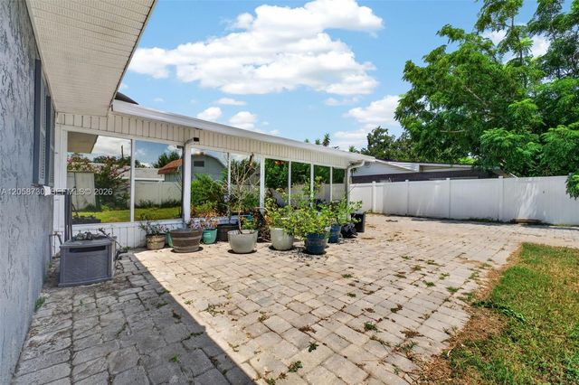 215 Palm Avenue, Other City - In The State Of Florida, FL 33823