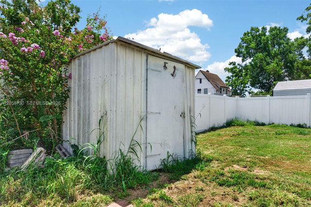 215 Palm Avenue, Other City - In The State Of Florida, FL 33823