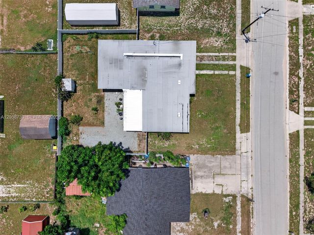 215 Palm Avenue, Other City - In The State Of Florida, FL 33823