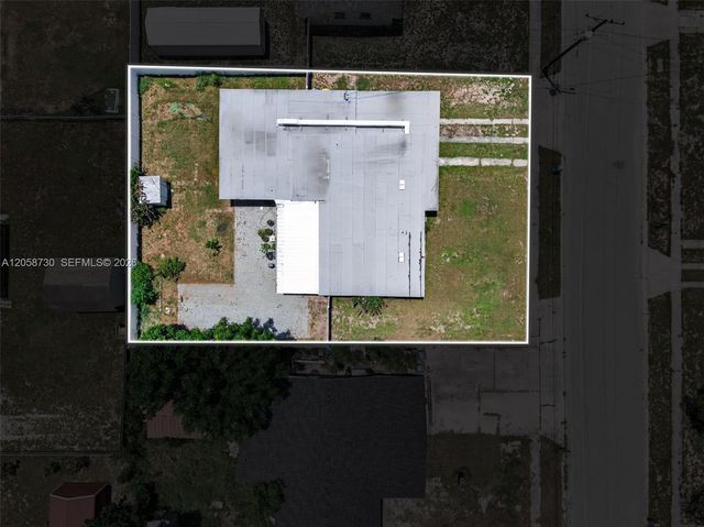 215 Palm Avenue, Other City - In The State Of Florida, FL 33823