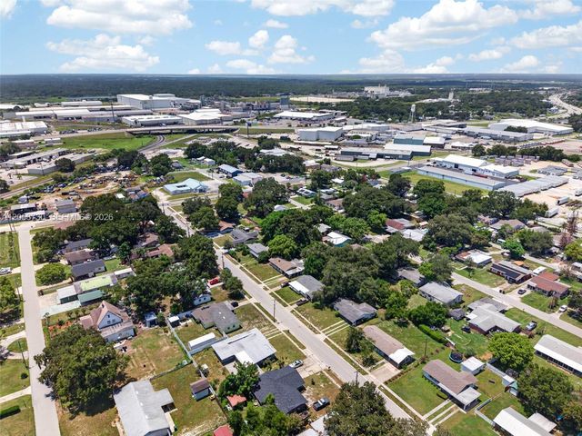 215 Palm Avenue, Other City - In The State Of Florida, FL 33823
