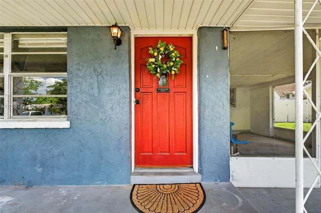 215 Palm Avenue, Other City - In The State Of Florida, FL 33823