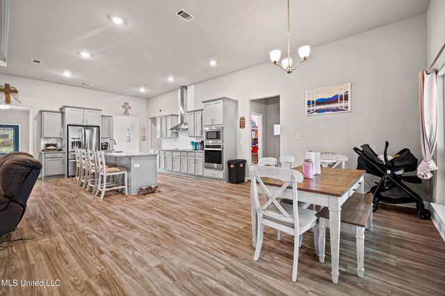12281 Savannah Circle, Ocean Springs, MS 39564
