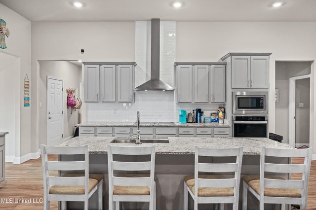 12281 Savannah Circle, Ocean Springs, MS 39564