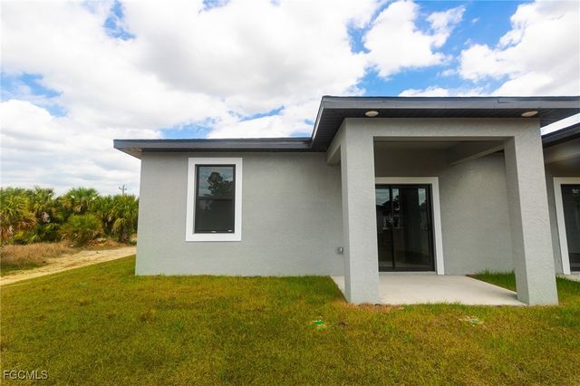 1260 MILWAUKEE BLVD 1260, Lehigh Acres, FL 33974