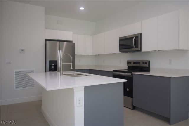 1260 MILWAUKEE BLVD 1260, Lehigh Acres, FL 33974