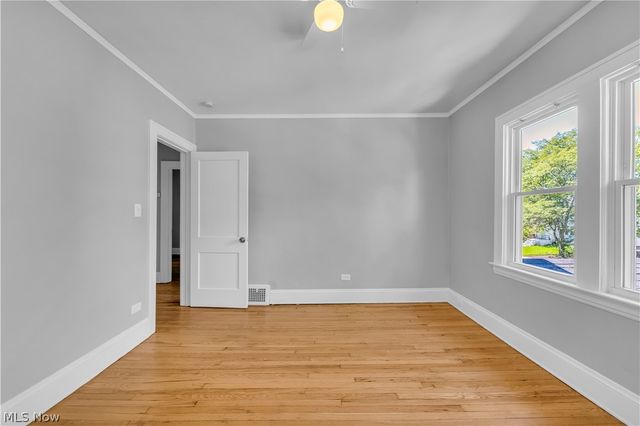 921 Helmsdale Road, Cleveland Heights, OH 44112