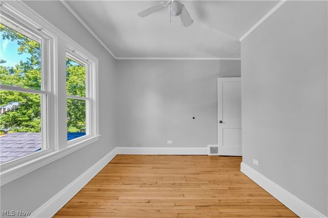 921 Helmsdale Road, Cleveland Heights, OH 44112