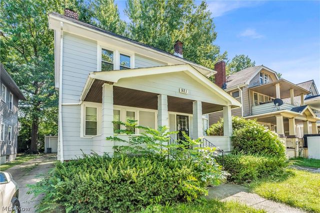 921 Helmsdale Road, Cleveland Heights, OH 44112