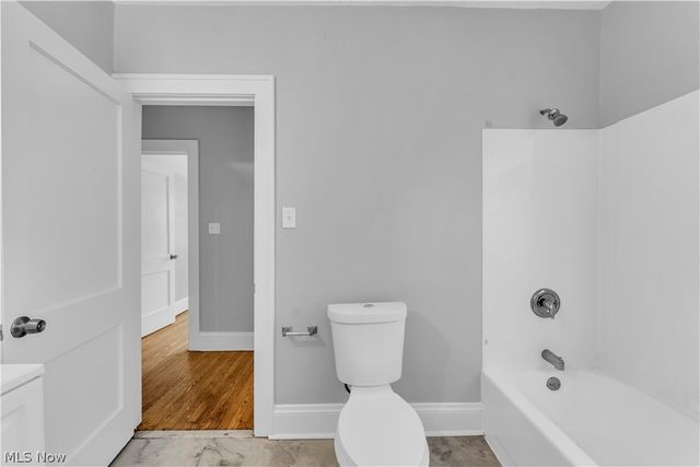 921 Helmsdale Road, Cleveland Heights, OH 44112