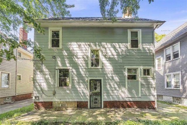 921 Helmsdale Road, Cleveland Heights, OH 44112