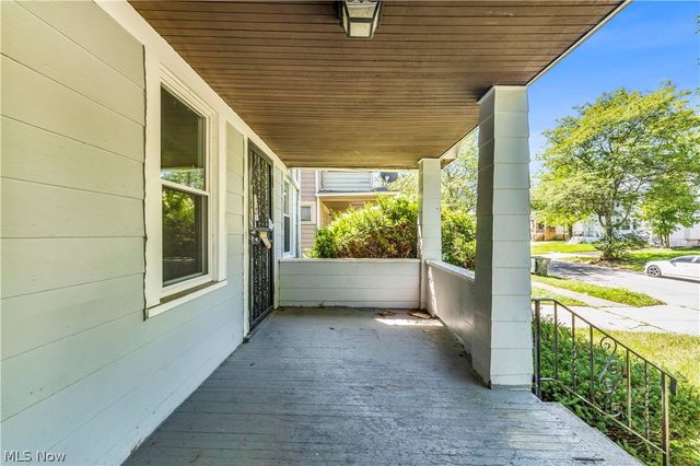 921 Helmsdale Road, Cleveland Heights, OH 44112