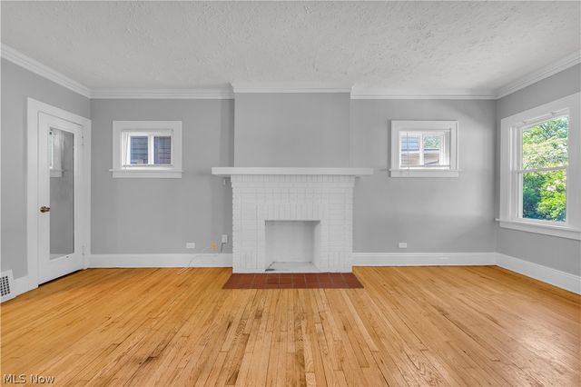 921 Helmsdale Road, Cleveland Heights, OH 44112