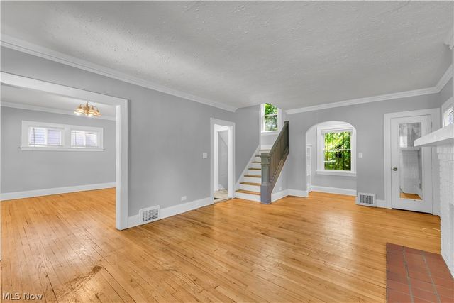 921 Helmsdale Road, Cleveland Heights, OH 44112
