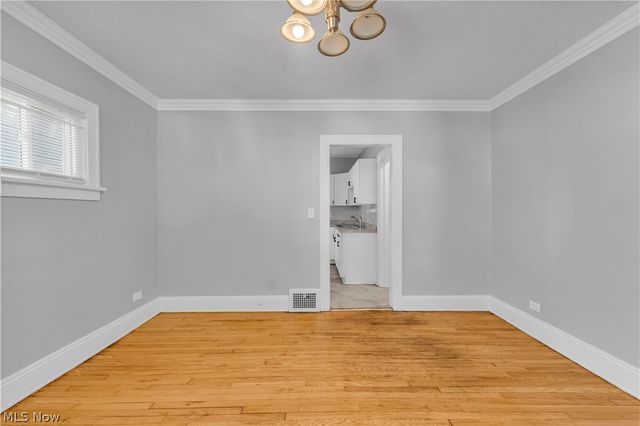 921 Helmsdale Road, Cleveland Heights, OH 44112