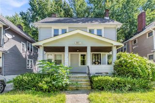 921 Helmsdale Road, Cleveland Heights, OH 44112