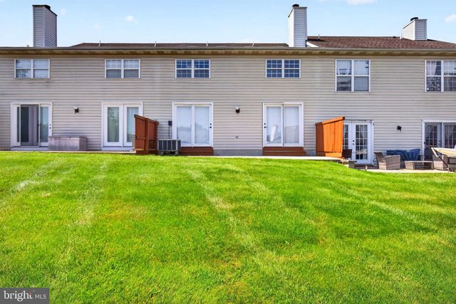 116 WINDING HILL DR, Lancaster, PA 17601