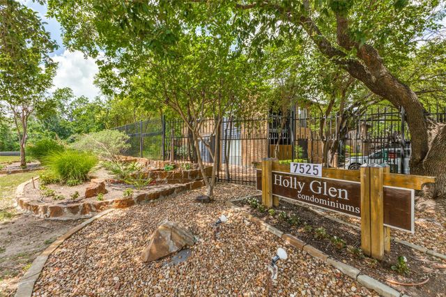 7525 Holly Hill Drive 3, Dallas, TX 75231
