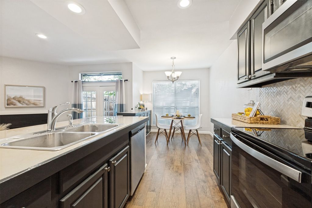 7525 Holly Hill Drive 3, Dallas, TX 75231