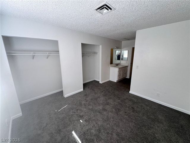 5245 Golden Lane B, Las Vegas, NV 89119