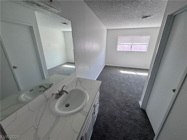 5245 Golden Lane B, Las Vegas, NV 89119