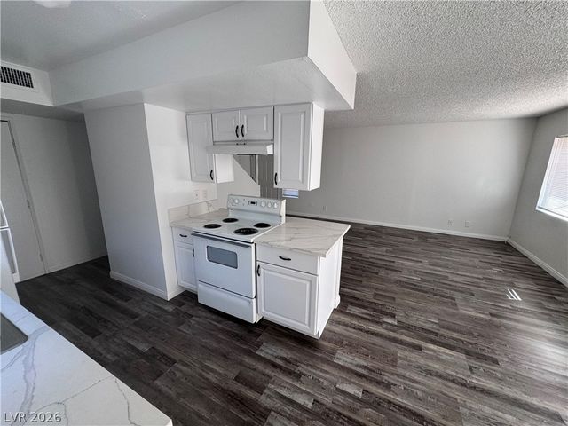5245 Golden Lane B, Las Vegas, NV 89119