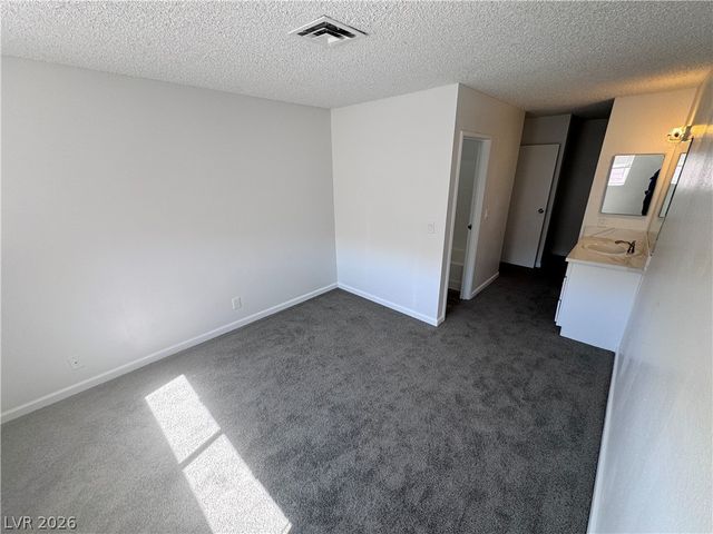 5245 Golden Lane B, Las Vegas, NV 89119