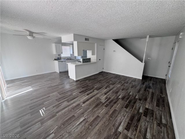 5245 Golden Lane B, Las Vegas, NV 89119