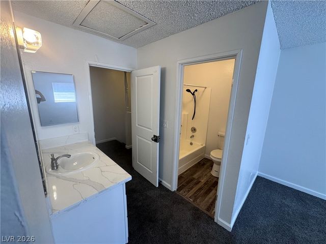 5245 Golden Lane B, Las Vegas, NV 89119