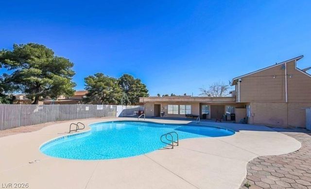 5245 Golden Lane B, Las Vegas, NV 89119