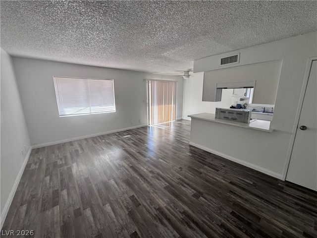 5245 Golden Lane B, Las Vegas, NV 89119