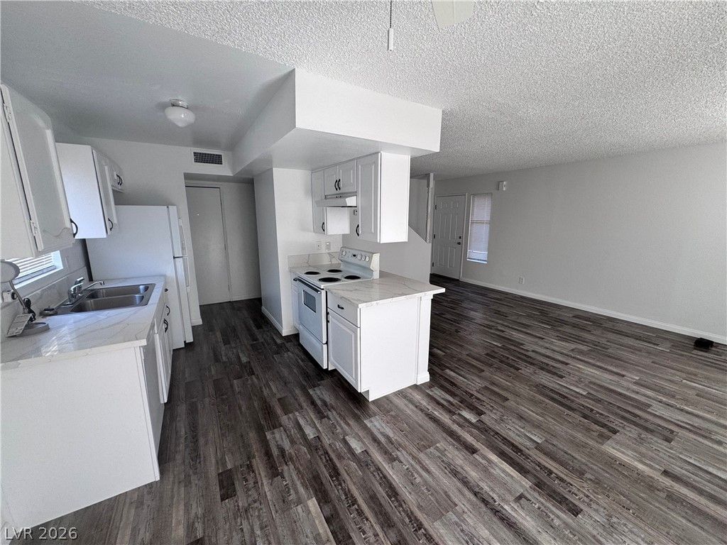 5245 Golden Lane B, Las Vegas, NV 89119