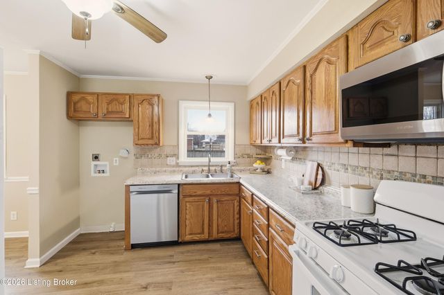 9402 Doewood Ln, Louisville, KY 40291