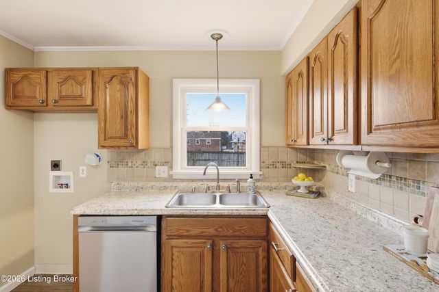 9402 Doewood Ln, Louisville, KY 40291