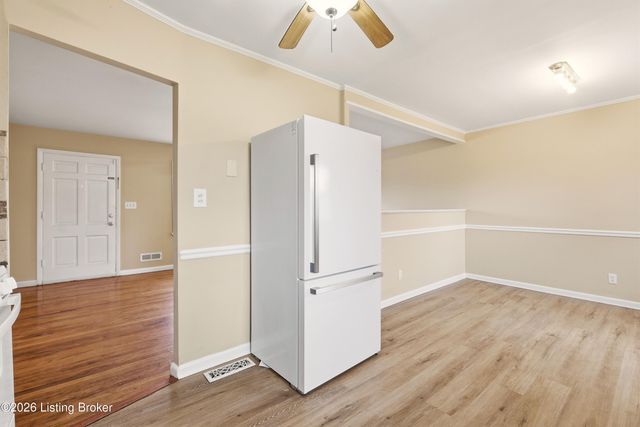 9402 Doewood Ln, Louisville, KY 40291