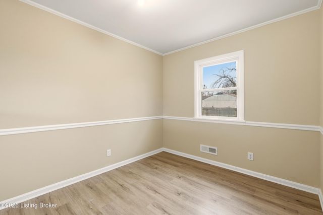 9402 Doewood Ln, Louisville, KY 40291