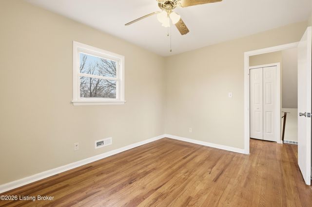 9402 Doewood Ln, Louisville, KY 40291