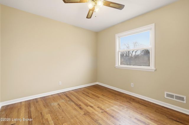 9402 Doewood Ln, Louisville, KY 40291