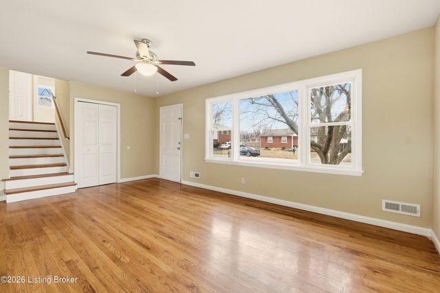 9402 Doewood Ln, Louisville, KY 40291